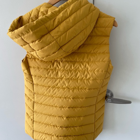 SOIA & KYO mustard yellow vest with hood. NWT. - Picture 3 of 3